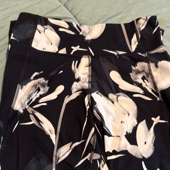 All in Motion Charcoal and Ebony Leggings - Picture 3 of 3